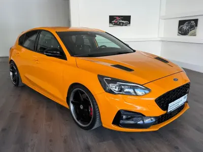Używany Ford Focus ST 280 KM (205 kW) 2019 Pomarańczowy Sedan/Limuzyna