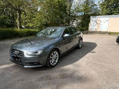 Grau Gebraucht 2013 Audi A4 Ambition Limousine | 11.900 € (Etwas zu teuer)