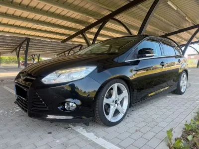 Gebraucht Ford Focus Individual 182 PS (133 kW) 2011 Schwarz Limousine