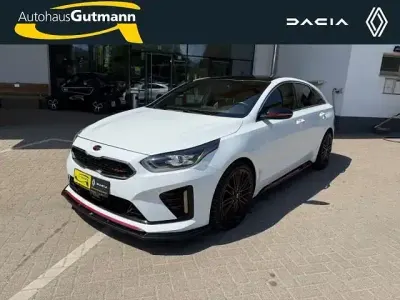 Gebraucht Kia ProCeed GT GT 204 PS (150 kW) 2021 (hw2) deluxeweiss met. Kleinwagen
