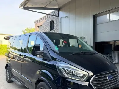 Gebraucht Ford Tourneo 185 PS (136 kW) 2019 Schwarz Van / Kleinbus