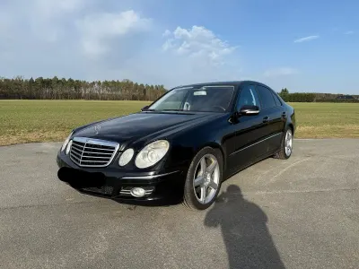 Używany Mercedes E280 Avantgarde 190 KM (139 kW) 2009 Czarny Sedan/Limuzyna