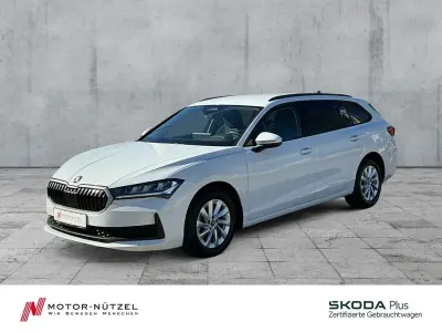 Gebraucht Skoda Superb Essence 150 PS (110 kW) 2025 Purity weiss Kombi