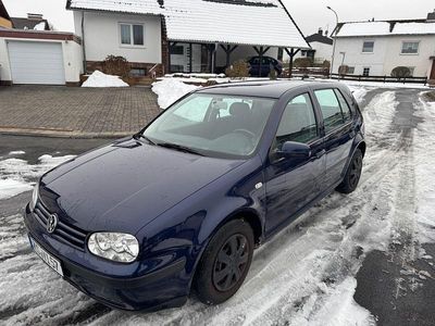 Blau Gebraucht 2001 VW Golf Basis Limousine | 700 € (Superpreis)