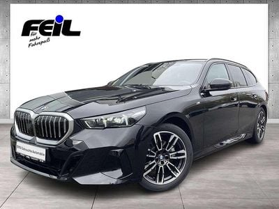 Black sapphire Gebraucht 2024 BMW 520 M Sport Kombi | 53.420 € (Guter Preis)
