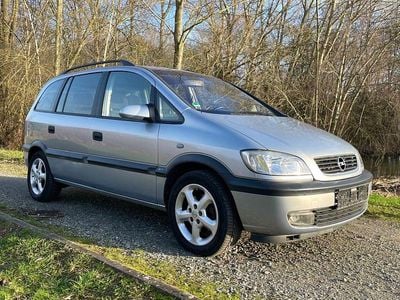 Grau Gebraucht 2002 Opel Zafira Selection Van / Kleinbus | 3.490 € (Fairer Preis)