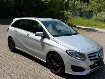 Używany Mercedes B200 136 KM (100 kW) 2016 Srebrny Minivan