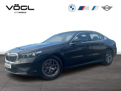 Gebraucht BMW 520 Sport Line 197 PS (144 kW) 2025 Saphirschwarz Limousine