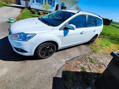 Gebraucht Ford Focus 100 PS (73 kW) 2011 Weiß Kombi