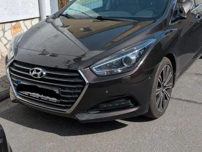 Gebraucht Hyundai i40 Premium 141 PS (103 kW) 2017 Braun Kombi