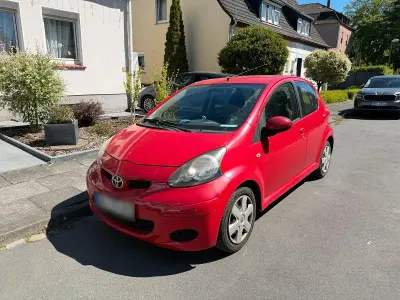 Second-hand Toyota Aygo 69 CP (50 kW) 2009 Roșu Hatchback