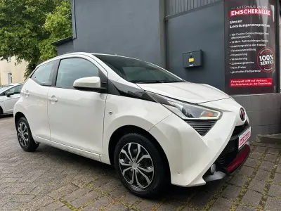 Używany Toyota Aygo X-play 72 KM (52 kW) 2019 Biały Hatchback