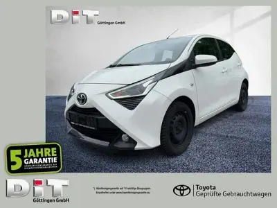 Używany Toyota Aygo Basis 72 KM (52 kW) 2019 Biały Hatchback