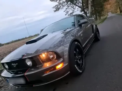 Gebraucht Ford Mustang GT 305 PS (224 kW) 2005 Grau Coupé