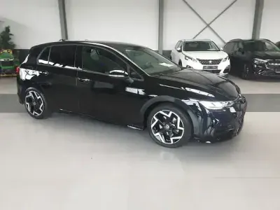 Gebraucht VW Golf VIII R-line 150 PS (110 kW) 2025 Schwarz Limousine