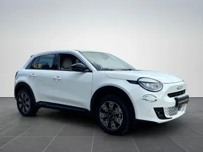 Gebraucht Fiat 600 Basis 101 PS (74 kW) 2024 Weiß SUV