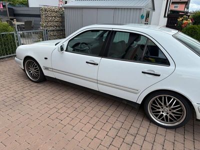 Mercedes E200