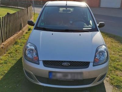 gebraucht Ford Fiesta 1,3L 51kw/69PS Grau