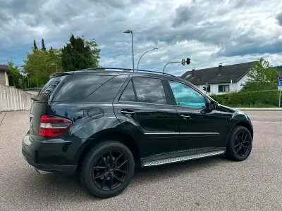 Gebraucht Mercedes ML320 224 PS (164 kW) 2007 Schwarz SUV
