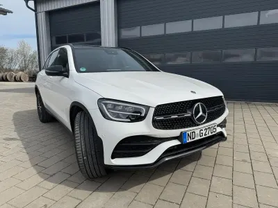 Używany Mercedes GLC220 AMG line 194 KM (142 kW) 2022 Biały SUV