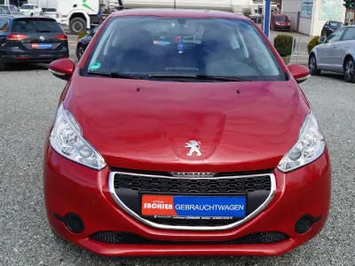 Gebraucht Peugeot 208 Active 82 PS (60 kW) 2014 Rot Kleinwagen