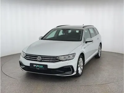 Gebraucht VW Passat 218 PS (160 kW) 2022 Weiß (metallic) Kombi