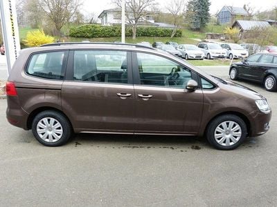 Second-hand VW Sharan Trendline 140 CP (102 kW) 2010 Maro Monovolum