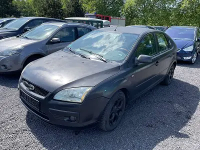 Gebraucht Ford Focus Trend 101 PS (74 kW) 2005 Cosmicsilber metallic Kleinwagen