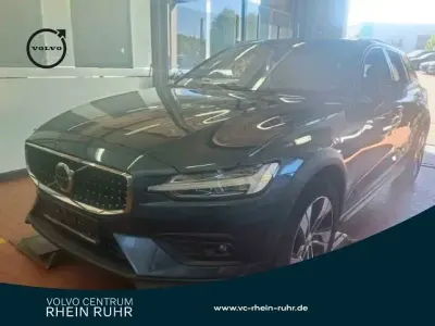 Gebraucht Volvo V60 CC Ultimate 197 PS (144 kW) 2023 Denim blue / metallic Kombi
