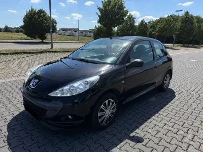 Gebraucht Peugeot 206+ Urban Move 60 PS (44 kW) 2011 Schwarz Kleinwagen