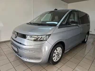 Używany VW Multivan 150 KM (110 kW) 2023 Srebrny Minivan