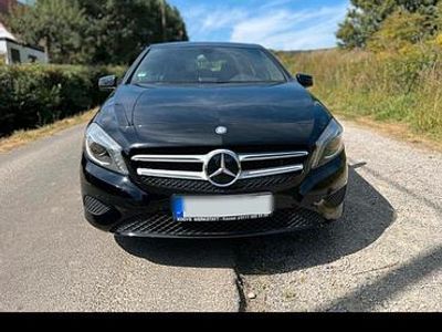 Gebraucht Mercedes A180 122 PS (89 kW) 2014 Schwarz Kleinwagen
