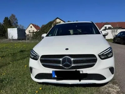 Gebraucht Mercedes B200 156 PS (114 kW) 2019 Weiß Van / Kleinbus