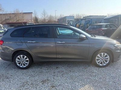 Gebraucht Fiat Tipo Easy 95 PS (69 kW) 2017 Grau Kombi