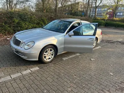 Gebraucht Mercedes E240 Avantgarde 177 PS (130 kW) 2003 Silber Limousine