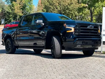 Neu Chevrolet Silverado 426 PS (313 kW) 2026 Schwarz SUV