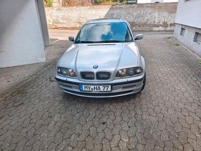 Second-hand BMW 323 170 CP (125 kW) 2000 Argintiu Berlinǎ