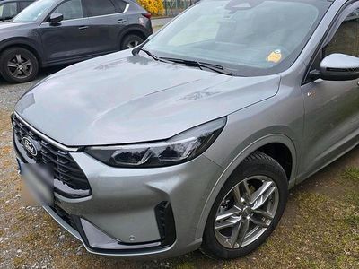 Gebraucht Ford Kuga 152 PS (111 kW) 2024 Silber SUV