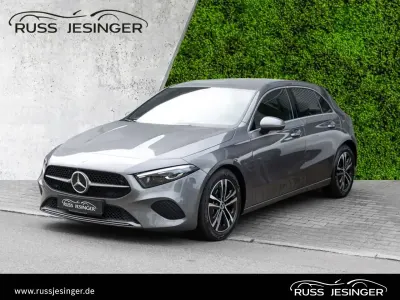 Neu Mercedes A180 Progressive 136 PS (100 kW) 2025 Mountaingrau metallic Limousine