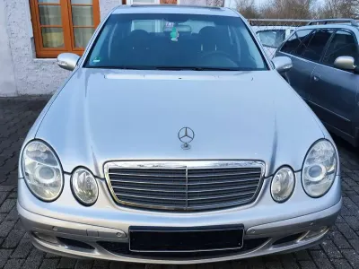 Gebraucht Mercedes E200 122 PS (89 kW) 2004 Brillantsilber  metalliclack Limousine