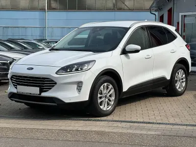 Gebraucht Ford Kuga Titanium 150 PS (110 kW) 2021 Frozen white SUV