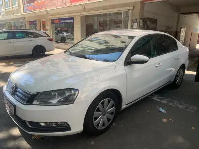 Gebraucht VW Passat Trendline 105 PS (77 kW) 2014 Weiß Limousine