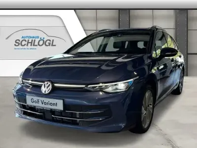 Gebraucht VW Golf VIII Style 150 PS (110 kW) 2024 Anemonenblau metallic Kombi
