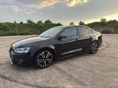 Gebraucht VW Jetta Highline 140 PS (102 kW) 2012 Schwarz Limousine