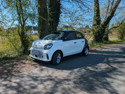 Używany Smart ForFour Electric Drive 60 kW (82 KM) 2021 Biały Sedan/Limuzyna