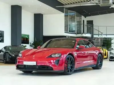 Usata Porsche Taycan GTS Chrono 439 kW (598 CV) 2022 Rosso Berlina