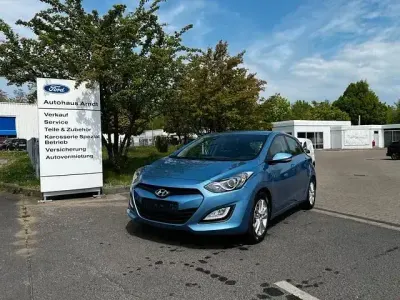 Gebraucht Hyundai i30 Trend 99 PS (72 kW) 2012 Andere Limousine