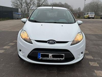 Second-hand Ford Fiesta Trend 95 CP (69 kW) 2011 Alb Berlinǎ