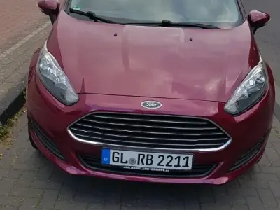 Gebraucht Ford Fiesta Titanium 82 PS (60 kW) 2014 Rot Kleinwagen