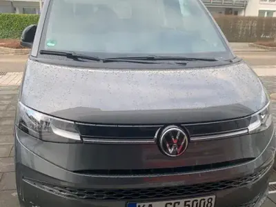 Gebraucht VW Multivan Life 150 PS (110 kW) 2023 Grau Van / Kleinbus